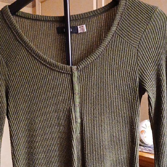 BDG Ribbed Olive Top - Picture 3 of 4